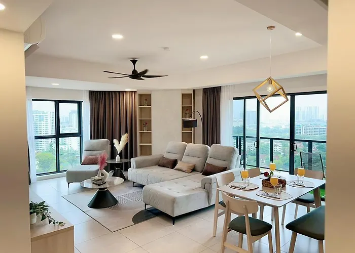 The Atrium At Jalan Ampang By Okbnb - Luxury 3 Bedroom Family Suite With Balcony, 3 Mins To Klcc