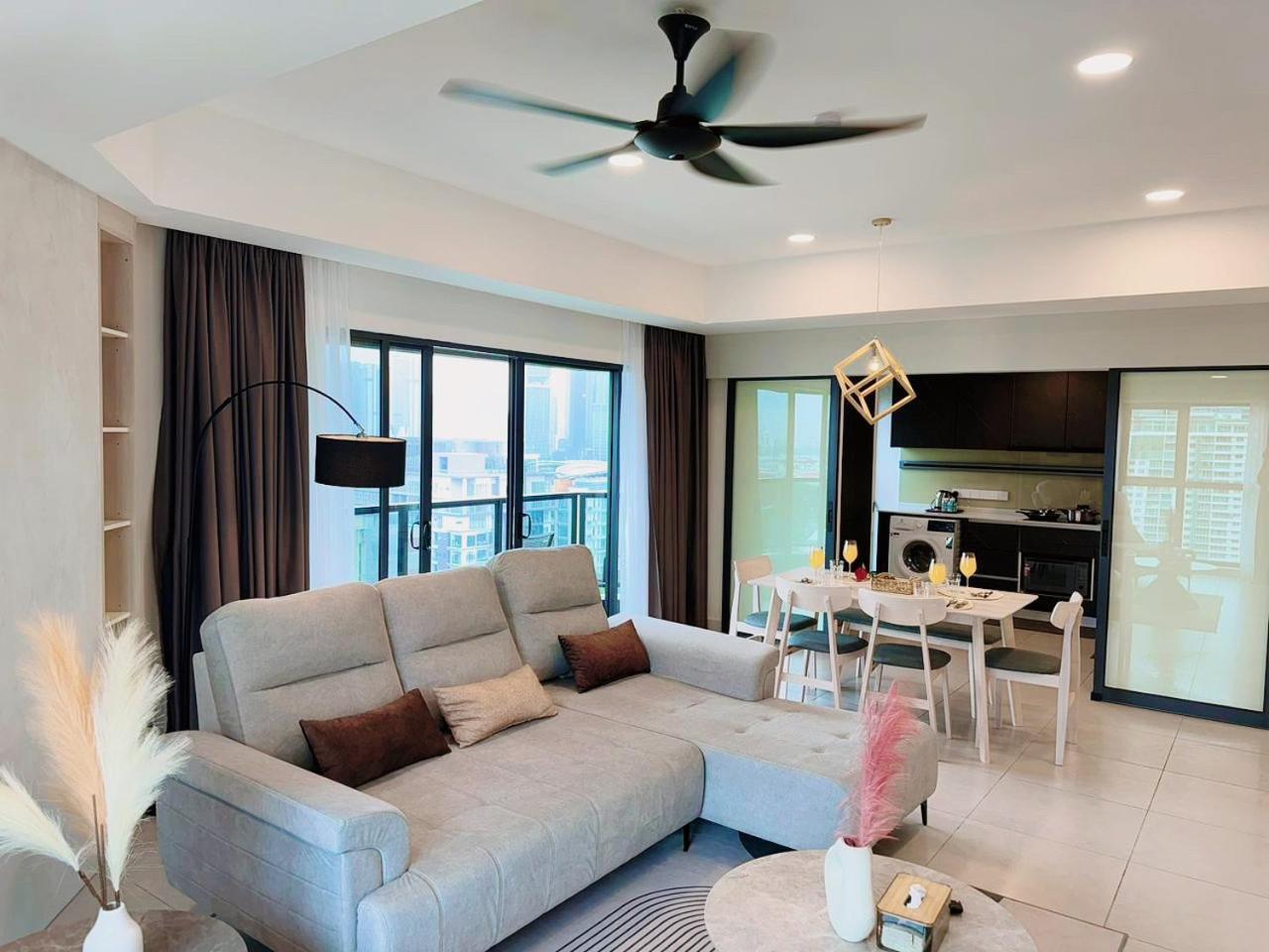 The Atrium At Jalan Ampang By Okbnb - Luxury 3 Bedroom Family With Balcony, 3 Mins To Klcc Apartment *