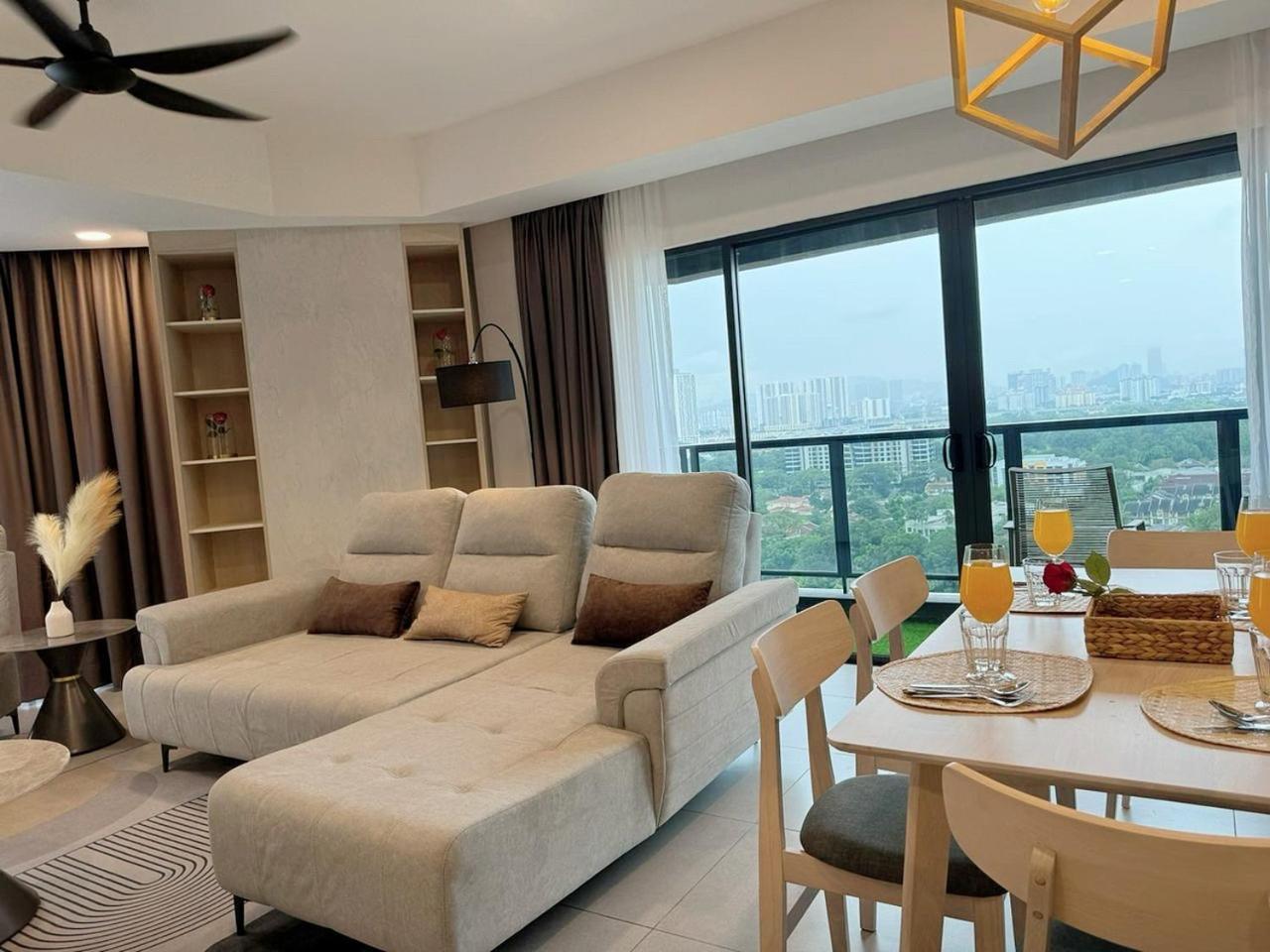 The Atrium At Jalan Ampang By Okbnb - Luxury 3 Bedroom Family With Balcony, 3 Mins To Klcc