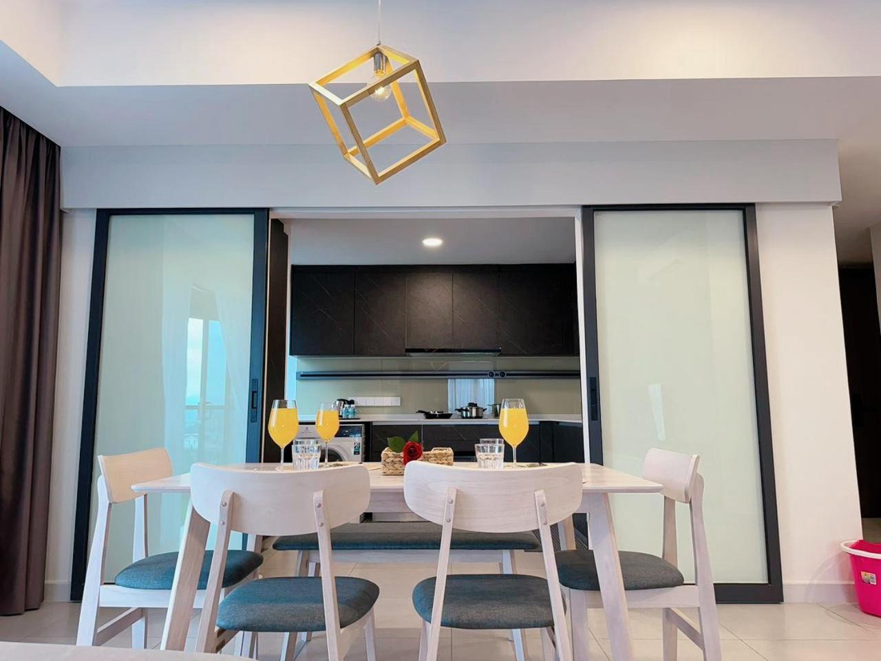 Apartment The Atrium At Jalan Ampang By Okbnb - Luxury 3 Bedroom Family With Balcony, 3 Mins To Klcc *